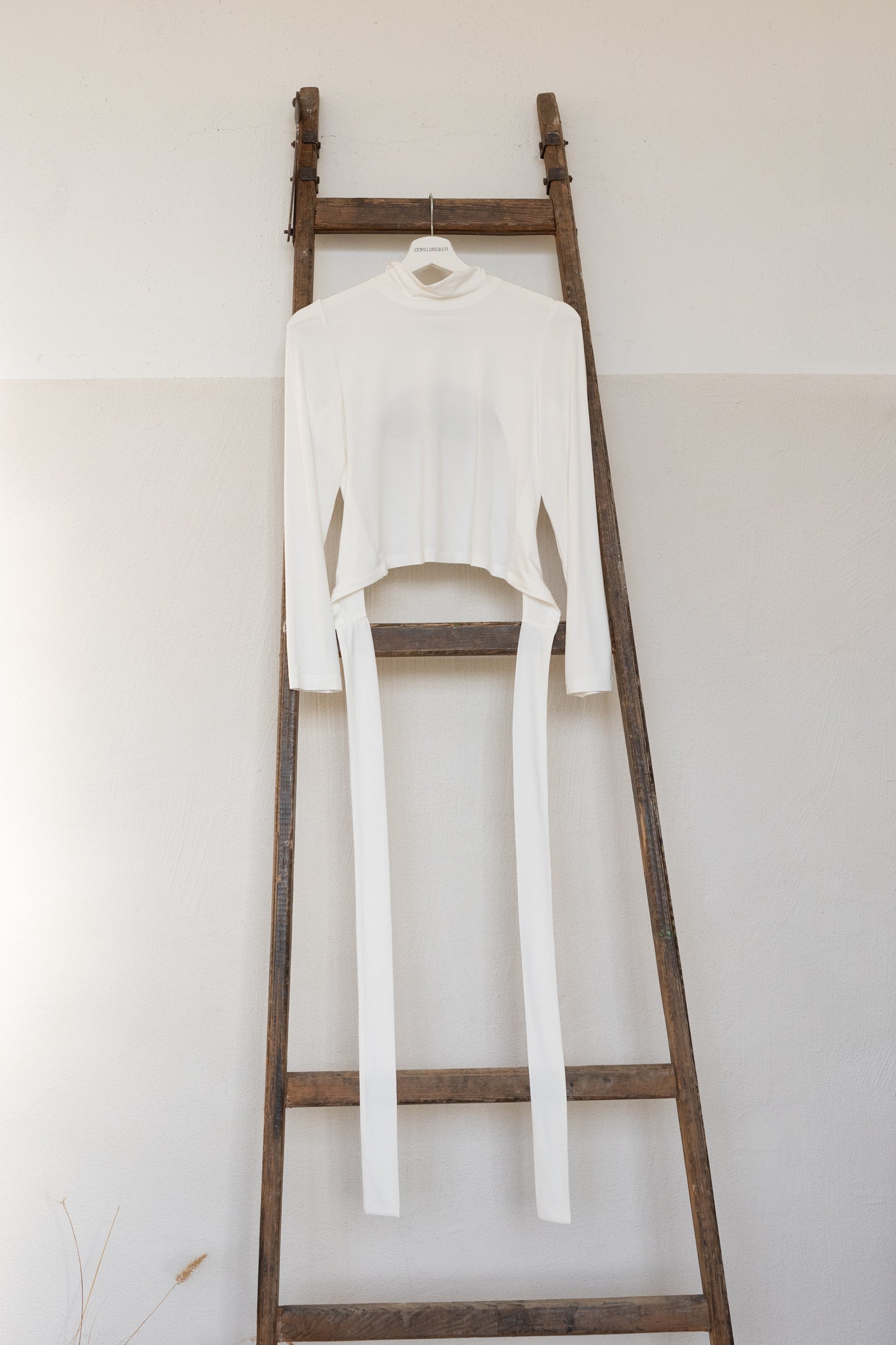 Biely top na zaväzovanie dámsky